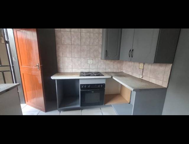 6 BEDROOM HOUSE FOR SALE IN TEMBISA